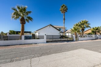 2135 Saratoga St in Las Vegas, NV - Building Photo - Building Photo