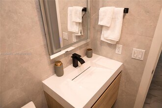 224 Meridian Ave in Miami Beach, FL - Building Photo - Building Photo