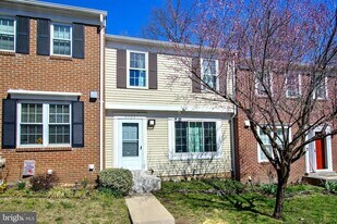 5705 Heritage Hill Ct in Alexandria, VA - Building Photo