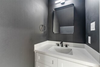 6909 S Hall St in Houston, TX - Building Photo - Building Photo