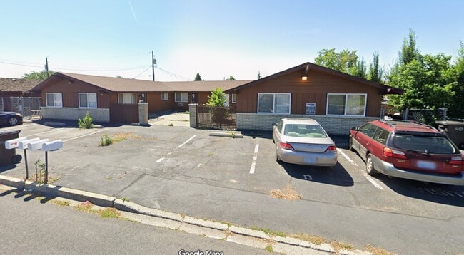 4210 W Arlington St, Unit B in Yakima, WA - Building Photo - Building Photo