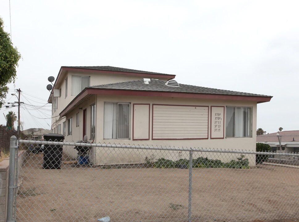 3709-3715 T St in San Diego, CA - Foto de edificio