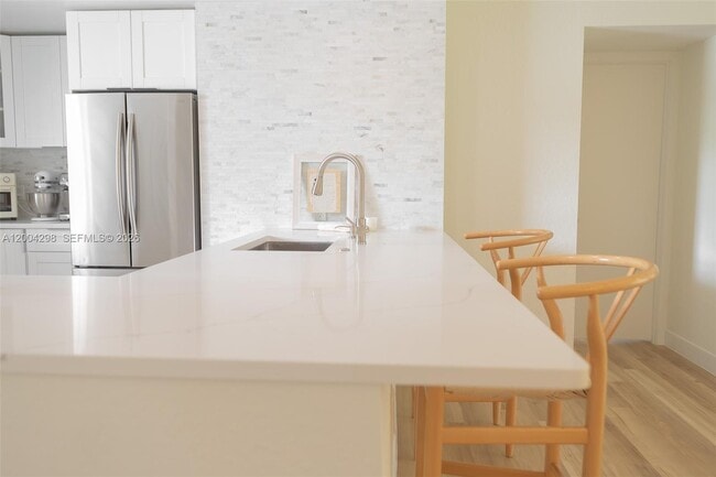 3250 N Palm Aire Dr in Pompano Beach, FL - Building Photo - Building Photo