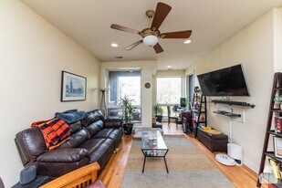 1133 W Addison St, Unit 3 in Chicago, IL - Building Photo