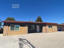 1877 Defiance Rd in Las Cruces, NM - Building Photo