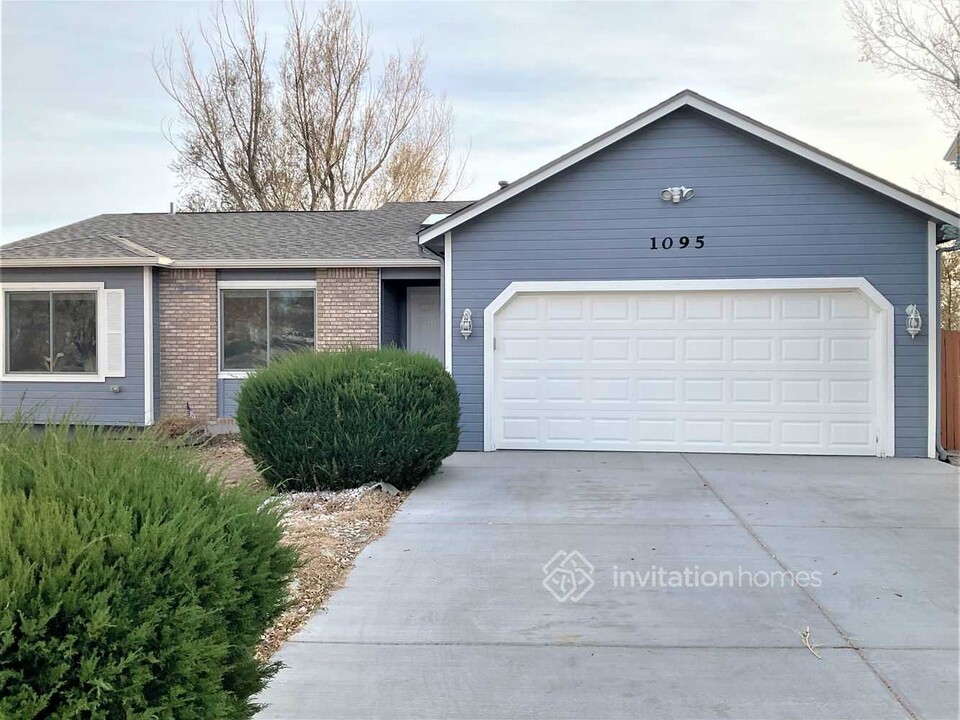 1095 Harbourne St in Colorado Springs, CO - Foto de edificio