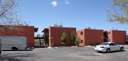 235 Tennessee St NE in Albuquerque, NM - Foto de edificio - Building Photo