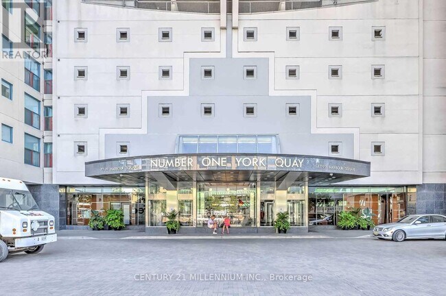 99-2599 Harbour Square in Toronto, ON - Building Photo - Building Photo