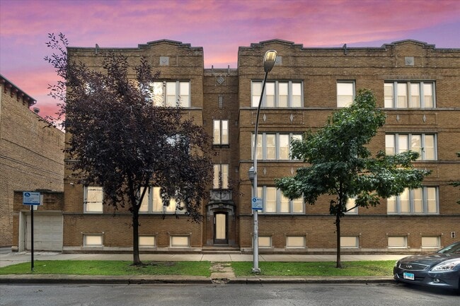 property at 7431 N Hoyne Ave