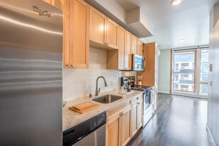 The Cove in Seattle, WA - Building Photo