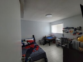 7142 SW 22nd St in Miami, FL - Building Photo - Building Photo