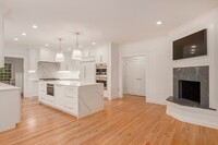 164 Newton St, Unit A in Brookline, MA - Foto de edificio - Building Photo