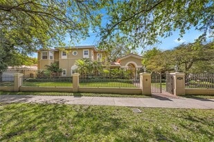 6200 Granada Blvd in Coral Gables, FL - Building Photo