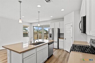 448 Chaste Tree Dr in San Marcos, TX - Foto de edificio - Building Photo