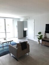 9195 Collins Ave, Unit 402 in Surfside, FL - Foto de edificio - Building Photo