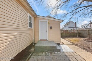 42 Center Ave, Unit 2 in Keansburg, NJ - Building Photo