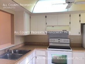 7060 W Country Club Dr N in Sarasota, FL - Building Photo - Building Photo