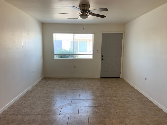 1617-1617 E Douglas Ave in Visalia, CA - Building Photo - Building Photo