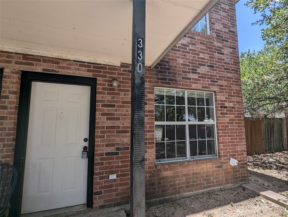 330 Farm to Market Rd 1174 in Bertram, TX - Foto de edificio