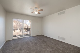 Stonegate Village Apartments in Pueblo, CO - Foto de edificio - Interior Photo