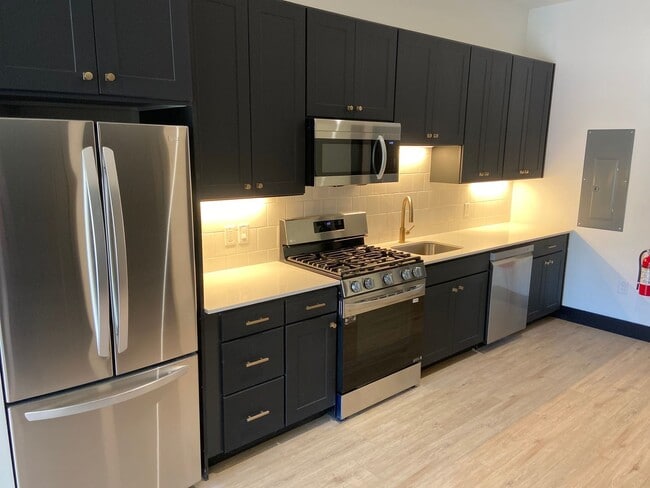 41 Larry Holmes Dr in Easton, PA - Building Photo - Building Photo