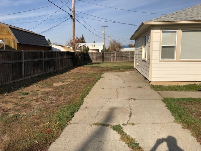 13008 W 10th Ave-Unit -13012 W 10th in Airway Heights, WA - Foto de edificio - Building Photo