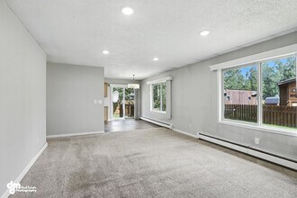 8611 Augusta Cir in Anchorage, AK - Building Photo - Building Photo
