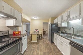 Riverchase Landing in Hoover, AL - Foto de edificio - Building Photo