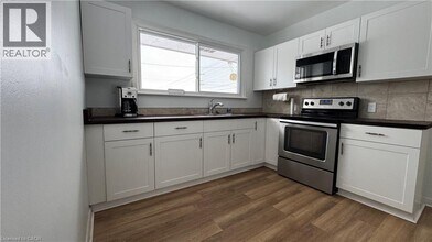 1100 HIGHWAY NO 6 Hwy in Hamilton, ON - Building Photo - Building Photo