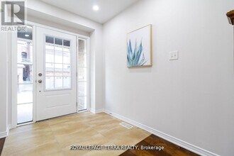 8 Graywardine Ln in Ajax, ON - Building Photo - Building Photo