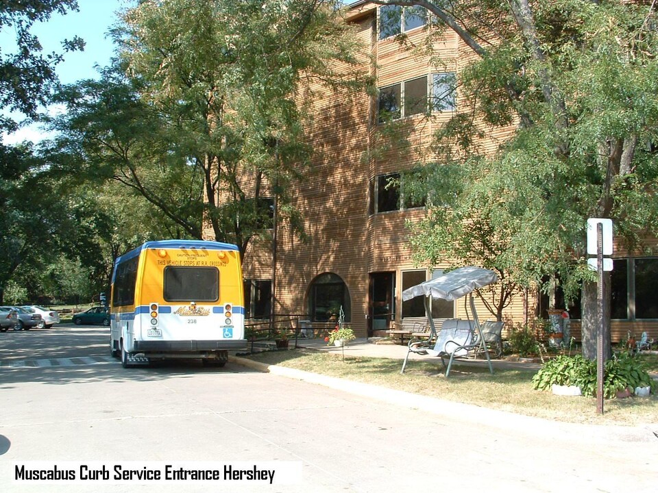 Hershey Manor in Muscatine, IA - Building Photo