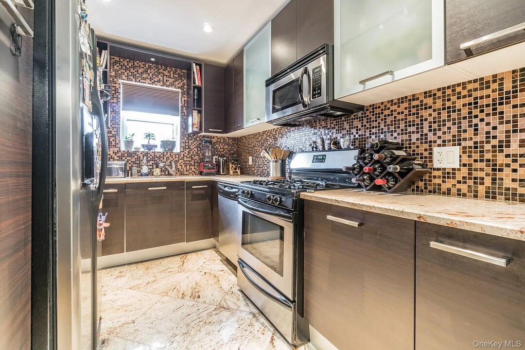 3360 Shore Pkwy in Brooklyn, NY - Building Photo