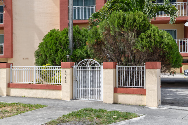 Camaguey Plaza in West Miami, FL - Building Photo - Building Photo