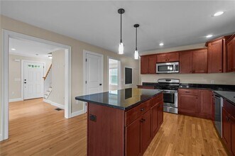 20 Vanderbilt Ln in Portsmouth, RI - Building Photo - Building Photo