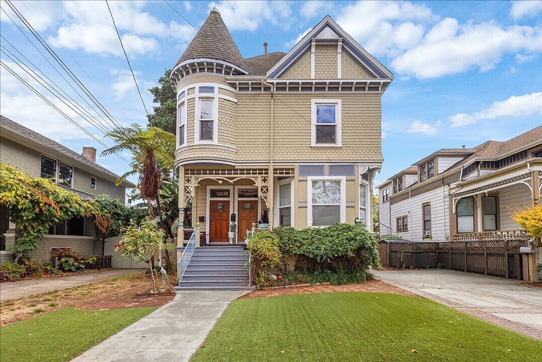 1228 Park Ave E in Alameda, CA - Building Photo