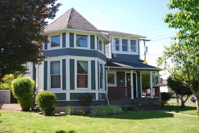 property at 307 SE Cowls St