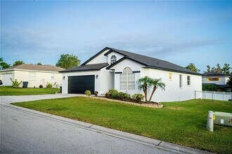 2262 Garden Chase Dr in Lakeland, FL - Foto de edificio - Building Photo