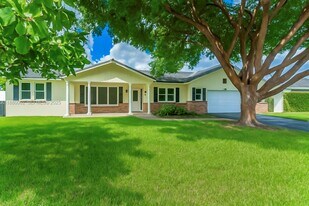 3921 NE 31st Ave in Lighthouse Point, FL - Building Photo