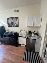 532 S Irving Blvd, Unit Garden Cottage in Los Angeles, CA - Foto de edificio - Building Photo