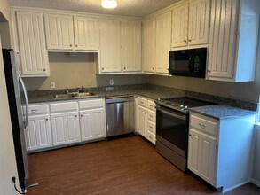 1226 Baylor Ave, Unit 121 in Waco, TX - Building Photo - Building Photo