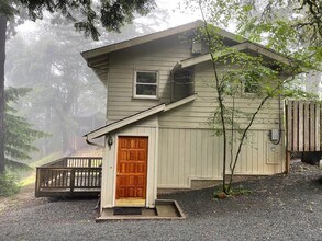 218 Swett Rd in Redwood City, CA - Building Photo - Building Photo