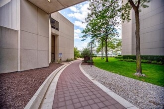 300 Riverfront Dr, Unit 26J in Detroit, MI - Building Photo - Building Photo