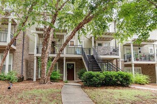 490 Barnett Shoals Rd in Athens, GA - Building Photo