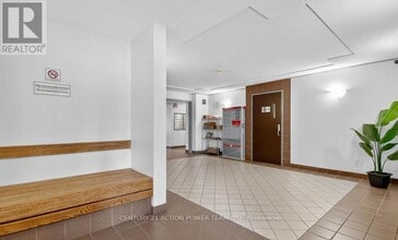 270 Brittany Dr in Ottawa, ON - Building Photo - Building Photo