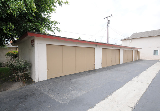 Holiday Harbor I Apartments in Anaheim, CA - Building Photo - Building Photo