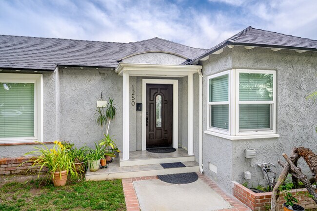 1250 Bruce Ave in Glendale, CA - Foto de edificio - Building Photo