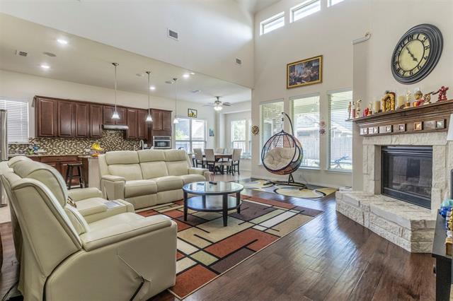 1109 Mist Flower Dr in Little Elm, TX - Foto de edificio - Building Photo