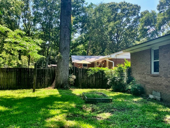 1811 Biltmore Dr in Charleston, SC - Building Photo - Building Photo