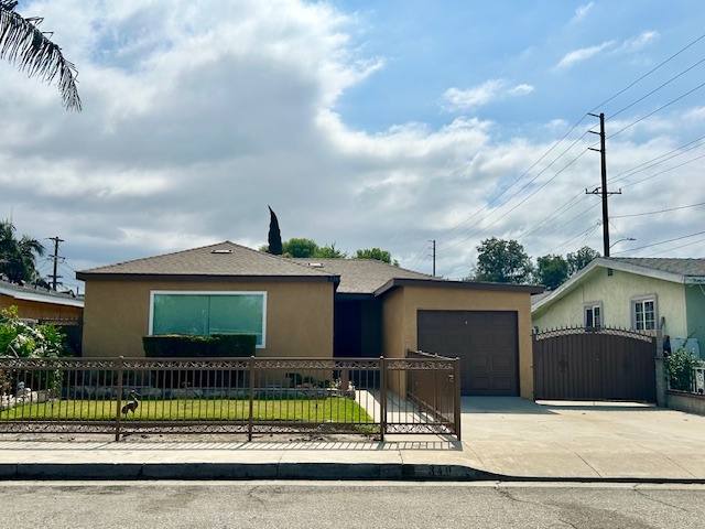 340 W Raymond St in Compton, CA - Building Photo - Building Photo