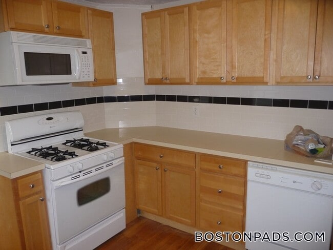 60-62 Bedford St., Unit 2